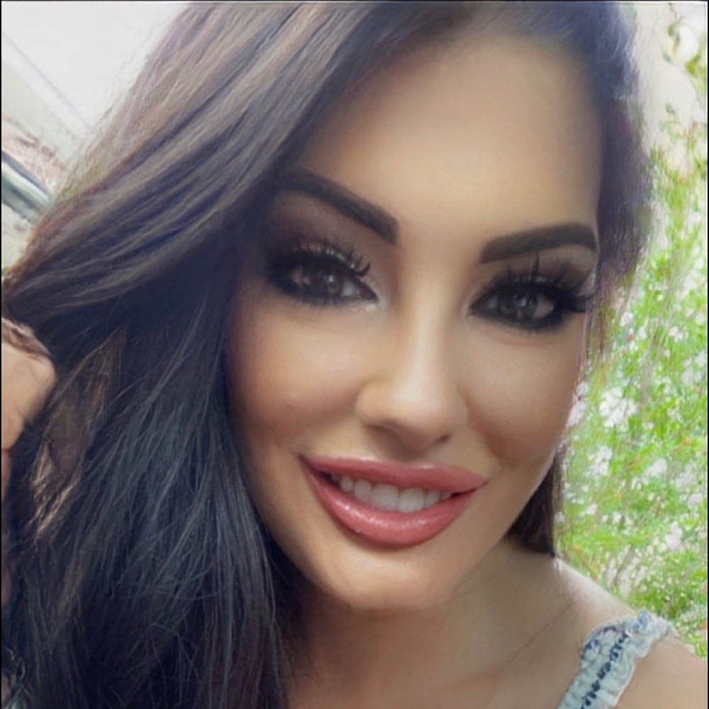 Hi my name is Crystal - Picture 1 of 8